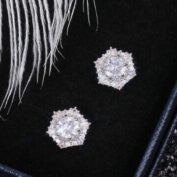 925 Silver Stud Earrings for Women A Pair/set - Picture 4 of 8